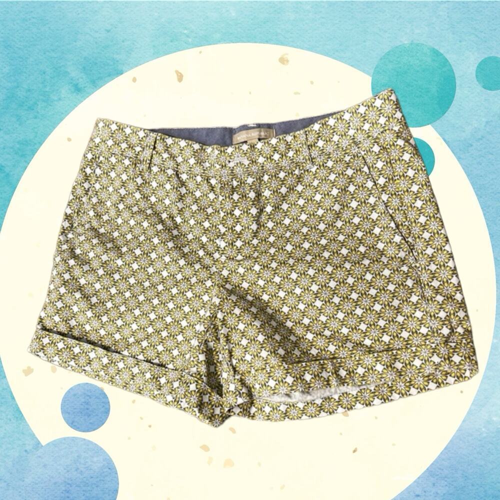 Banana Republic women’s size 4 shorts, off with yellow/tan print, NWT